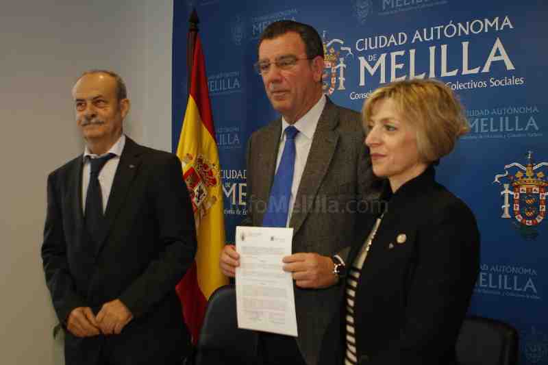 Educación firma un convenio con la UGR para promover proyectos de investigación