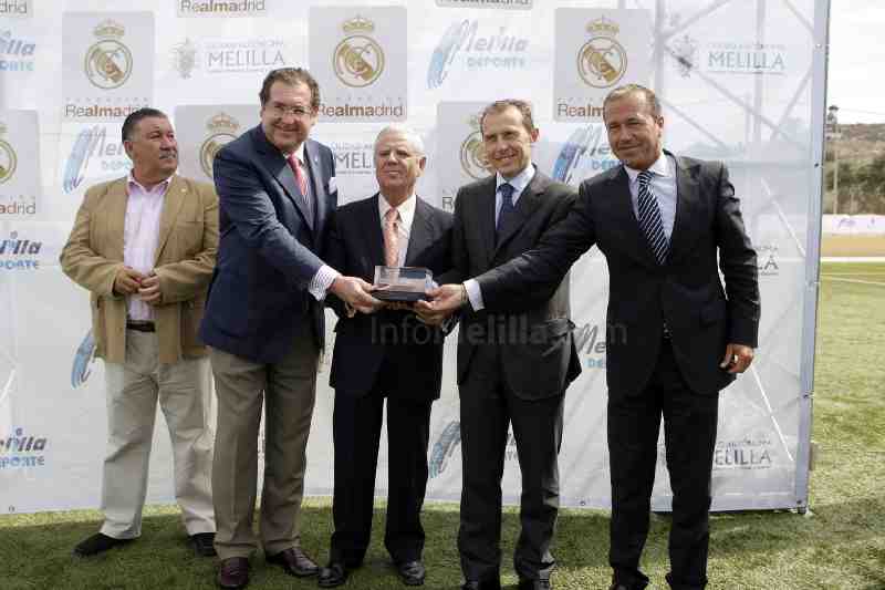 Butragueño clausura en Melilla curso de una escuela deportiva de integración