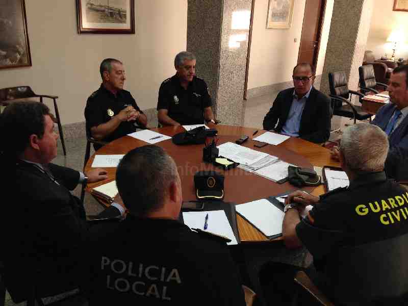La Delegación del Gobierno y los cuerpos de seguridad coordinan la reordenación del tráfico fronterizo