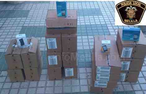 La Policía Local interviene 220 teléfonos móviles de alta gama que no habían sido declarados en Aforos