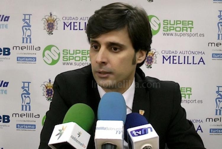 Alejandro Alcoba en su comparecencia en rueda de prensa tras la derrota ante Peñas Huescas