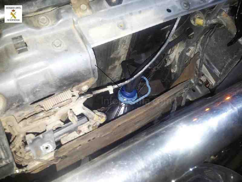 Interceptados dos inmigrantes en dobles fondo de vehículos que accedían a Melilla