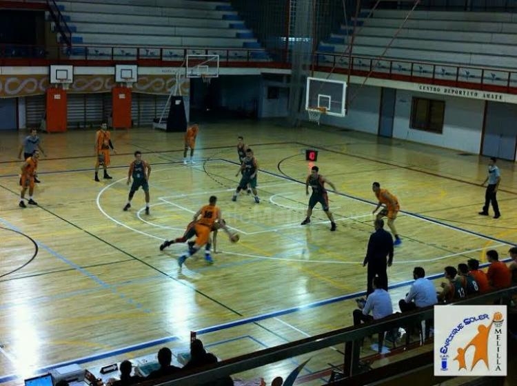 Partido disputado en el polideportivo de la barriada sevillana de Amate