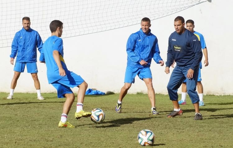 La U.D. Melilla se ejercita tras el empate en tierras murcianas
