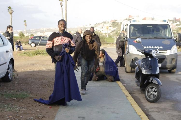 30 inmigrantes consiguen entrar en Melilla tras una intenda madrugada donde 600 han intentado saltar la valla