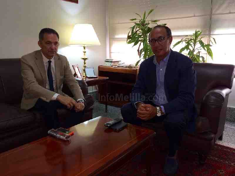 Juan Balver junto al delegado del Gobierno en Melilla