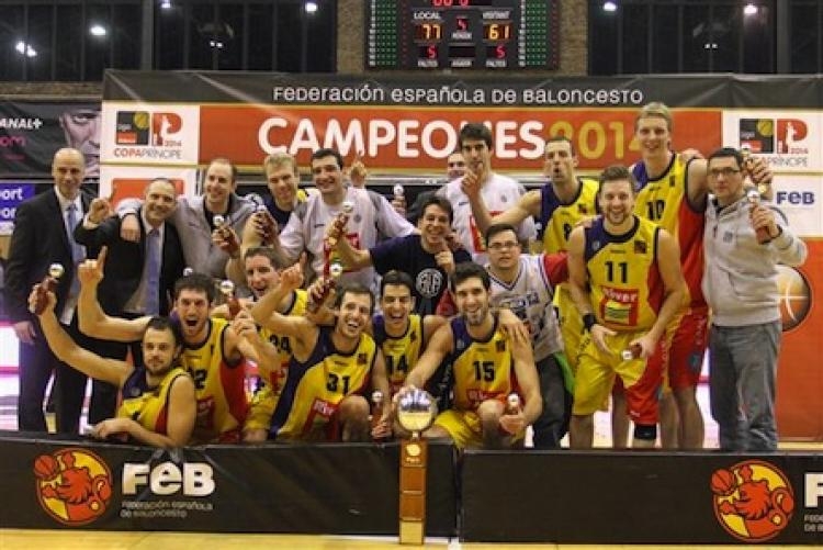 Plantilla de Rivers Andorra tras proclamarse campeón de la Copa del Príncipe