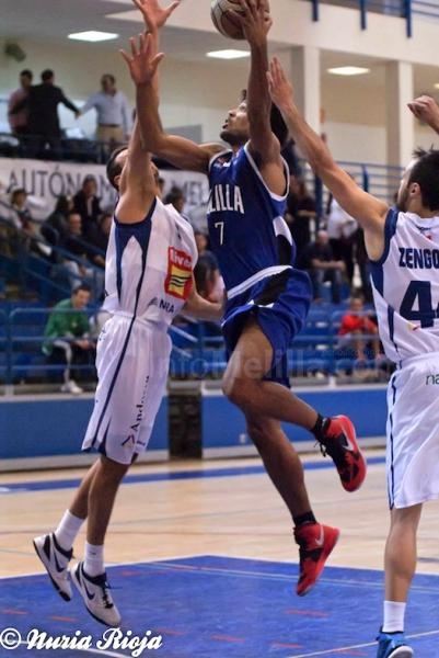 Devin Wright como siempre, luchando bajo tablero