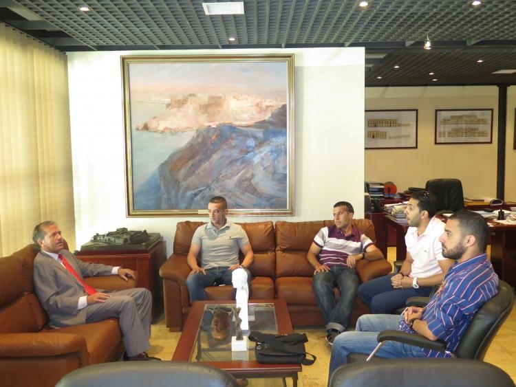 Foto de dicha reunión entre Marin y representantes del Atlético Melilla