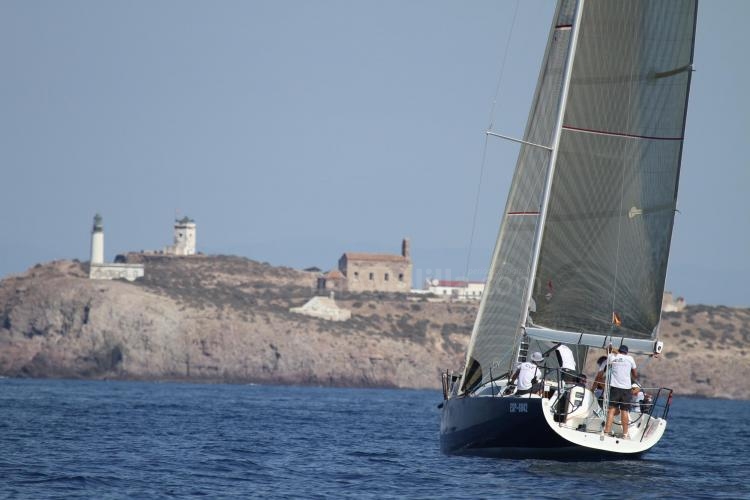 XI Regata Aproximación "Dos Continentes": "Icue IV" lidera la flota a su paso por las Chafarinas