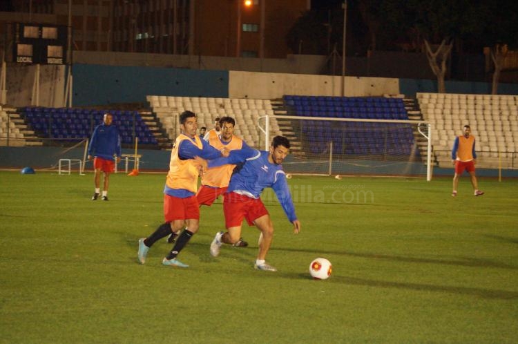 Unión Deportiva Melilla: Los de Juan Moya realizan una sesión vespertina