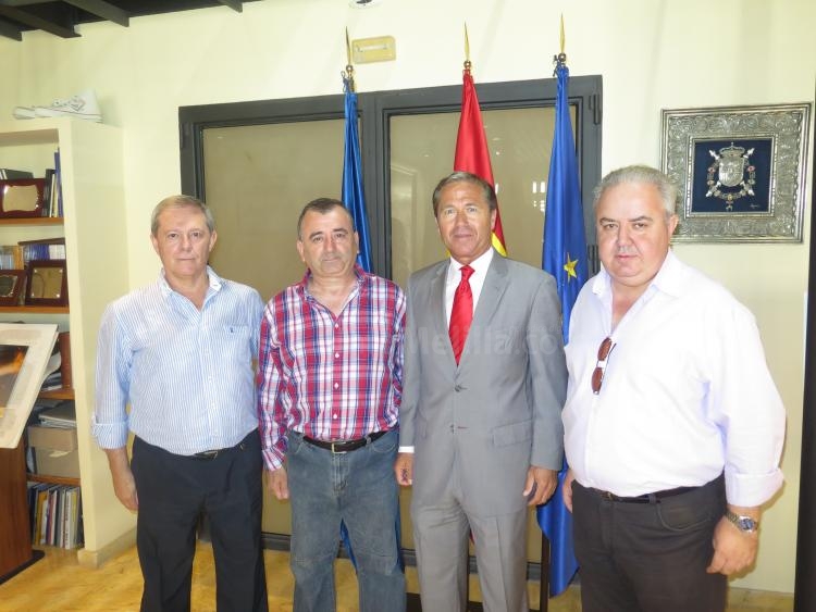El Consejero de Deportes conoce de primera mano los avances deportivos de Melilla Fútbol Sala