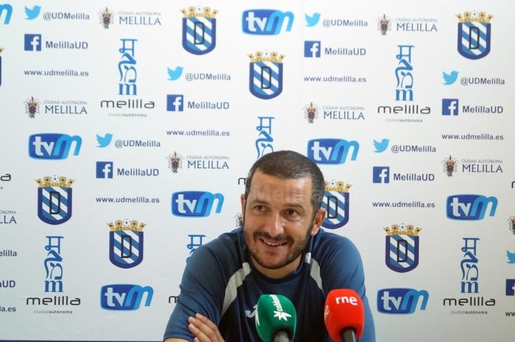 El técnico unionista, Fernando Currás en su comparecencia en rueda de prensa