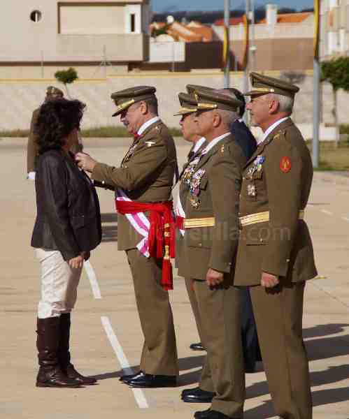 El Centro de Historia y Cultura Militar de Melilla felicita a Isabel Migallón por la Cruz del Mérito Militar