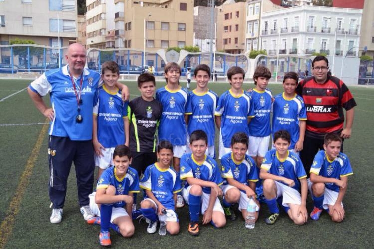 Equipo alevin de la Unión Deportiva Melilla, el campeón de su categoría