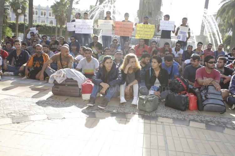 Unos 50 sirios se concentran en Melilla para pedir su salida a la península