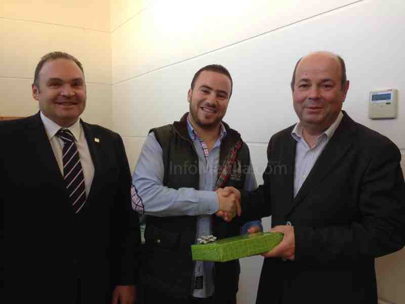 Momento de la entrega del premio