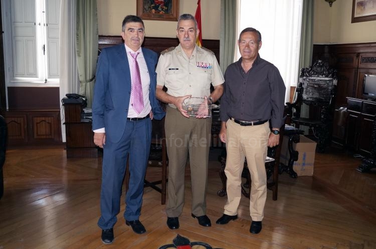 La U.D. Melilla agradece al Comandante General su apoyo constante