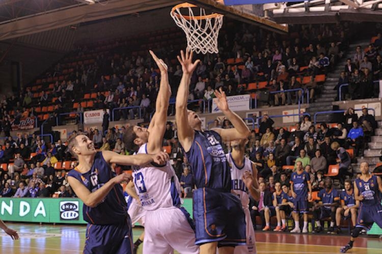 Una nefasta segunda mitad condena al Melilla Baloncesto en El Plantío ante Ford Burgos (89-68)