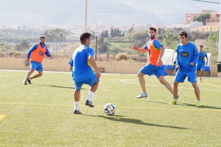 Unión Deportiva Melilla: Sesión táctica en La Cañada