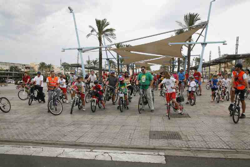 Nuevo éxito de la Pedalada de Melilla ConBici con la participación de cientos de melillenses
