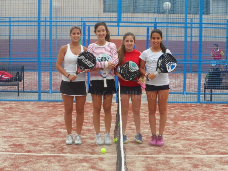 Formación de las finalistas femeninas