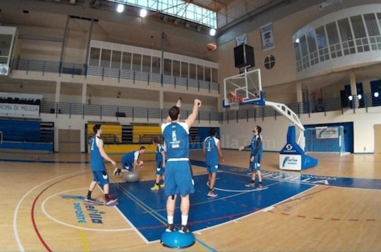 El Melilla Baloncesto entrena con la mirada puesta en el Peñas Huesca