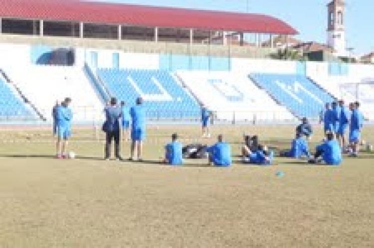 La U.D. Melilla trabaja en una sesión regenerativa
