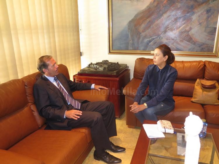 El Consejero de Deportes se reúne con la presidenta de la Federación Melillense de Balonmano