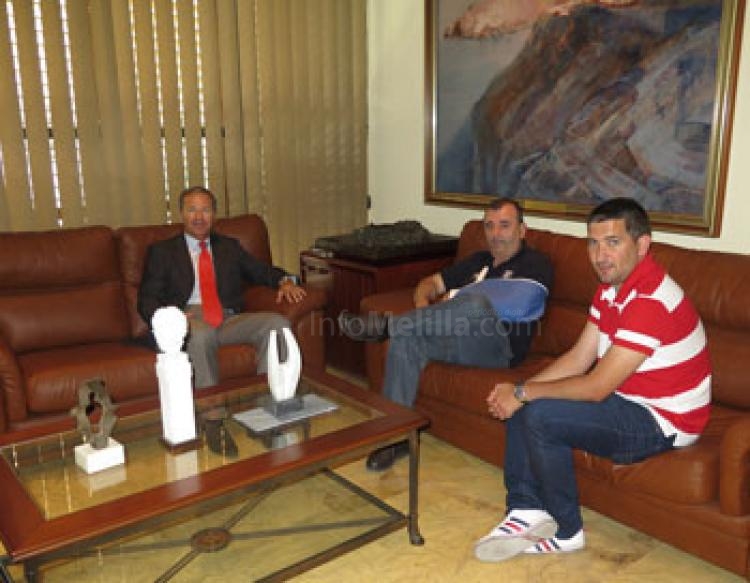 Foto de la reunión mantenida recientemente entre la Ciudad y Melilla FS
