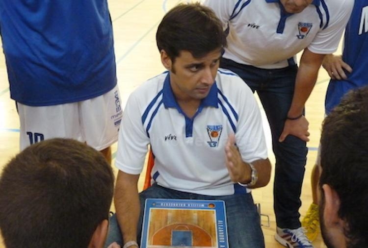 Alcoba, técnico de Melilla Baloncesto, de momento está satisfecho con el rendimiento de sus jugadore