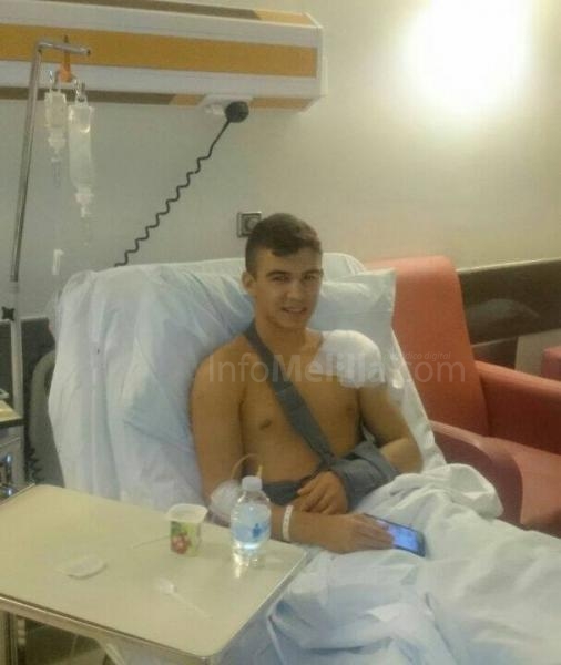 Borja, en su convalecencia tras la intervención quirúrgica en un hospital malagueño