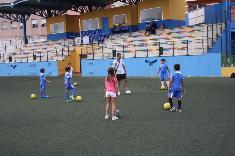 El pasado lunes arrancaba una nueva temporada de la Escuela de Fútbol de la FMF
