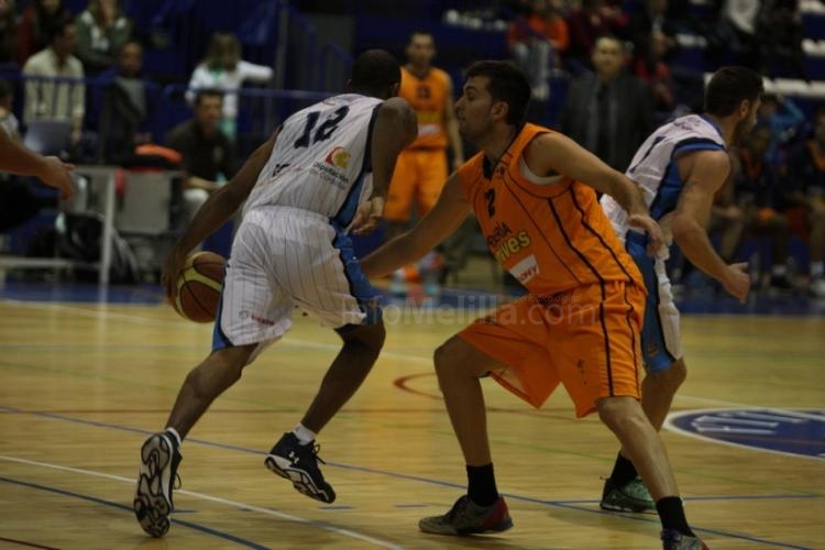 Instantánea de dicho partido con victoria para los melillenses de más 27 puntos (92-65)