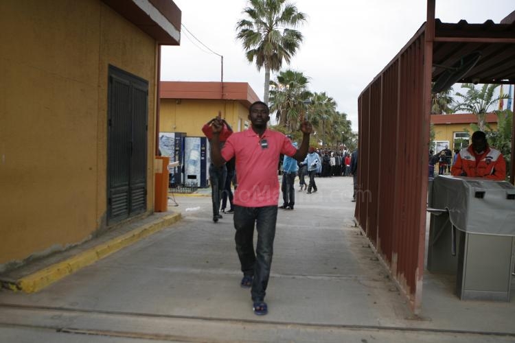Alrededor de 150 inmigrantes logran acceder a Melilla tras un nuevo asalto a la valla