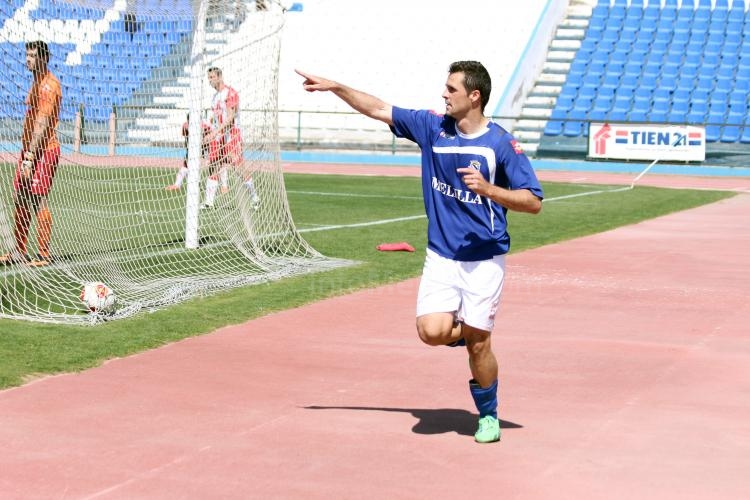 Nacho Aznar, celebrando el gol del triunfo de su equipo, el marcado por el