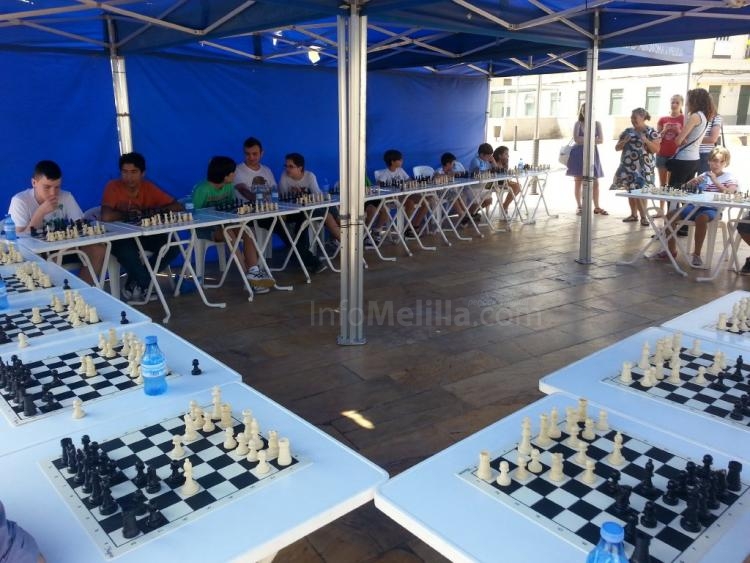 Ajedrez: El GM (Gran Maestro) macedonio Alexander Colovic, contra 25 jugadores de nuestra ciudad