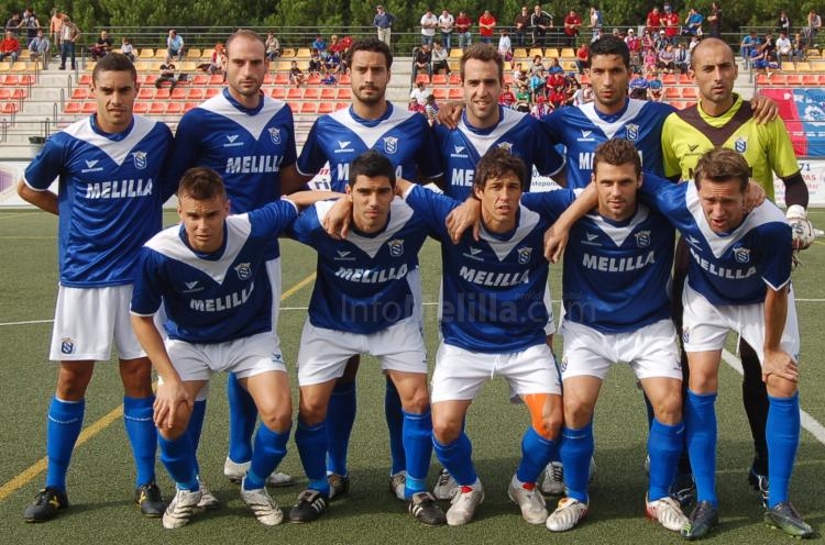 Franja blanca al margen, esta es la tonalidad azulina de mi Unión Deportiva Melilla