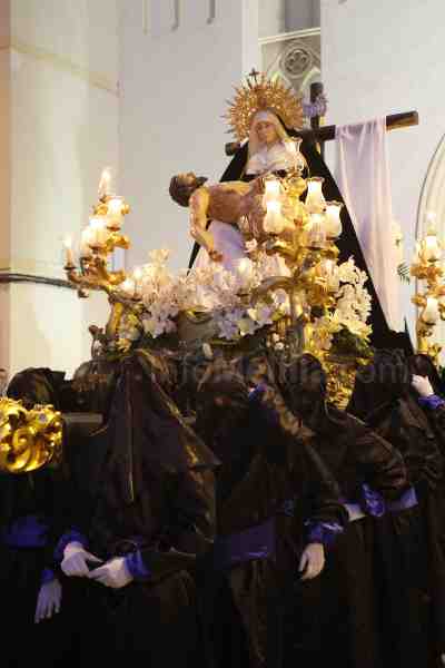 El dolor por la muerte de Cristo inunda las calles de Melilla en una excepcional noche de Viernes Santo
