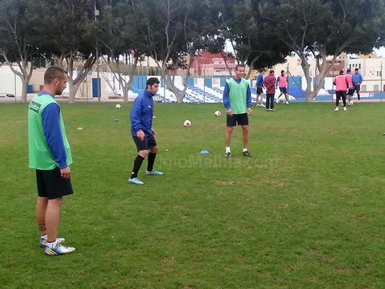 Fatah, en un entrenamiento junto a Guille Roldán y Manolo