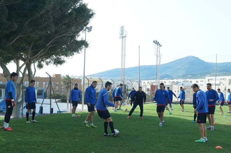Entrenamiento azulino de este miércoles sobre el césped del anexo