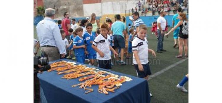 La Melillense de Fútbol realizó otra multitudinaria final de temporada con la clásica entrega de trofeos