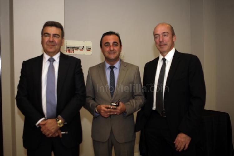 Bertomeu, a la izquierda, junto al presidente del Patronato de Turismo de Melilla, Javier Mateo, en