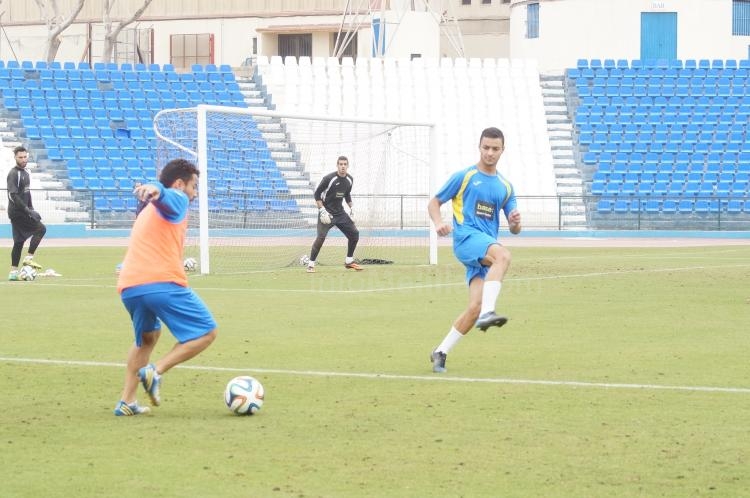 La U.D. Melilla entrena en un viernes más intenso de lo habitual
