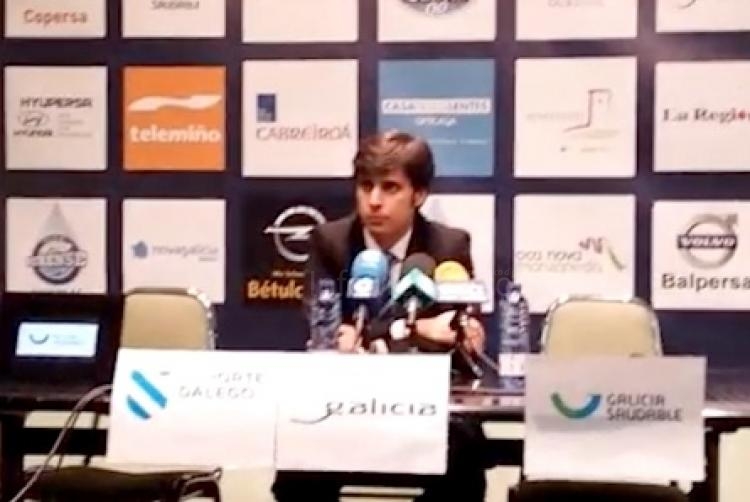 Alcoba compareciendo el rueda de prensa