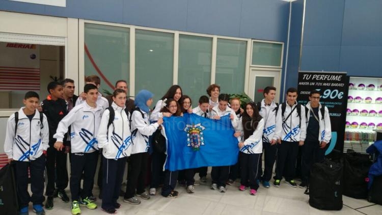 La representación melillense enarbolando la bandera de la Ciudad Autónoma