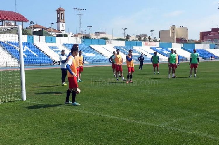 Unión Deportiva Melilla: Juan Moya dispone una sesión táctica antes de partir hacia Écija