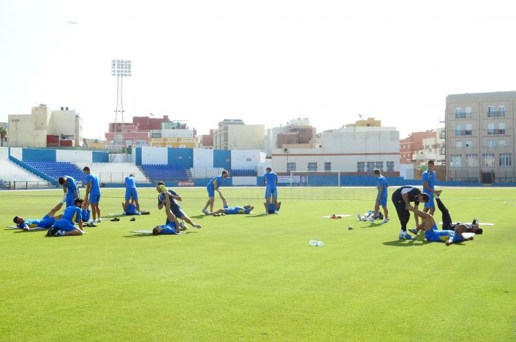La U.D. Melilla trabaja en una sesión de recuperación y regeneración