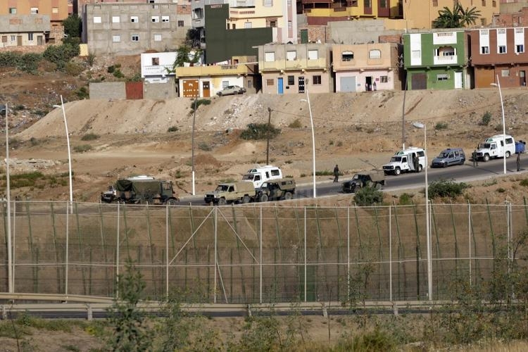 Unos 1.000 inmigrantes subsaharianos han protagonizado un nuevo intento de entrada a Melilla, aunque ninguno lo ha logrado