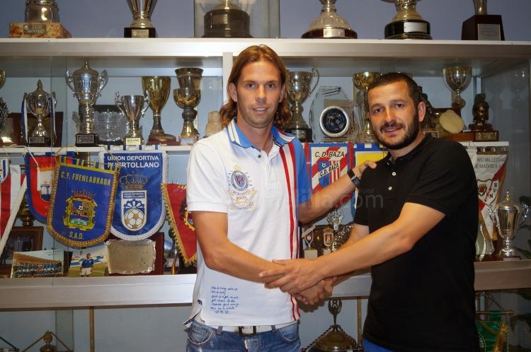 Junto su nuevo técnico, Fernando Currás